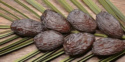 خرما پیارم جنوب صادراتی با رنگ قهوه ای تیره
